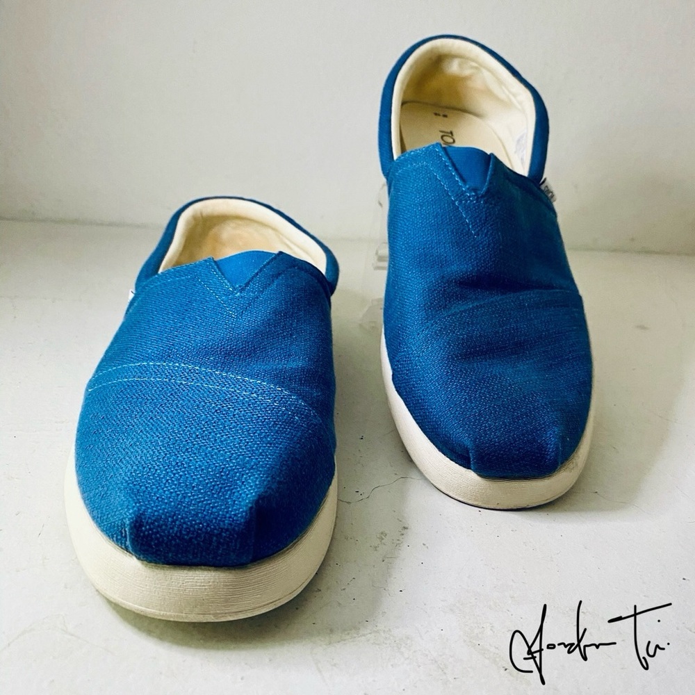 Blue and White TOMS Slip-On Slippers with Cushioned Sole